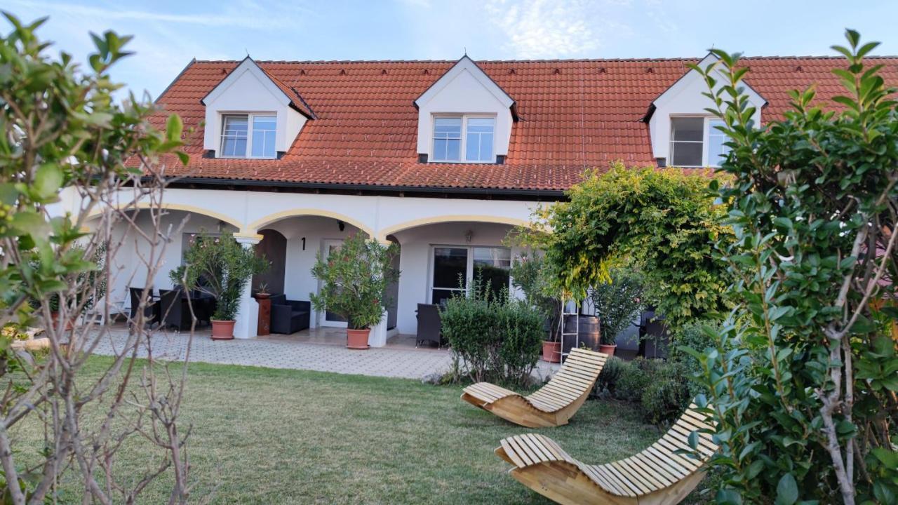Appartementhaus Martina Mörbisch am See Esterno foto