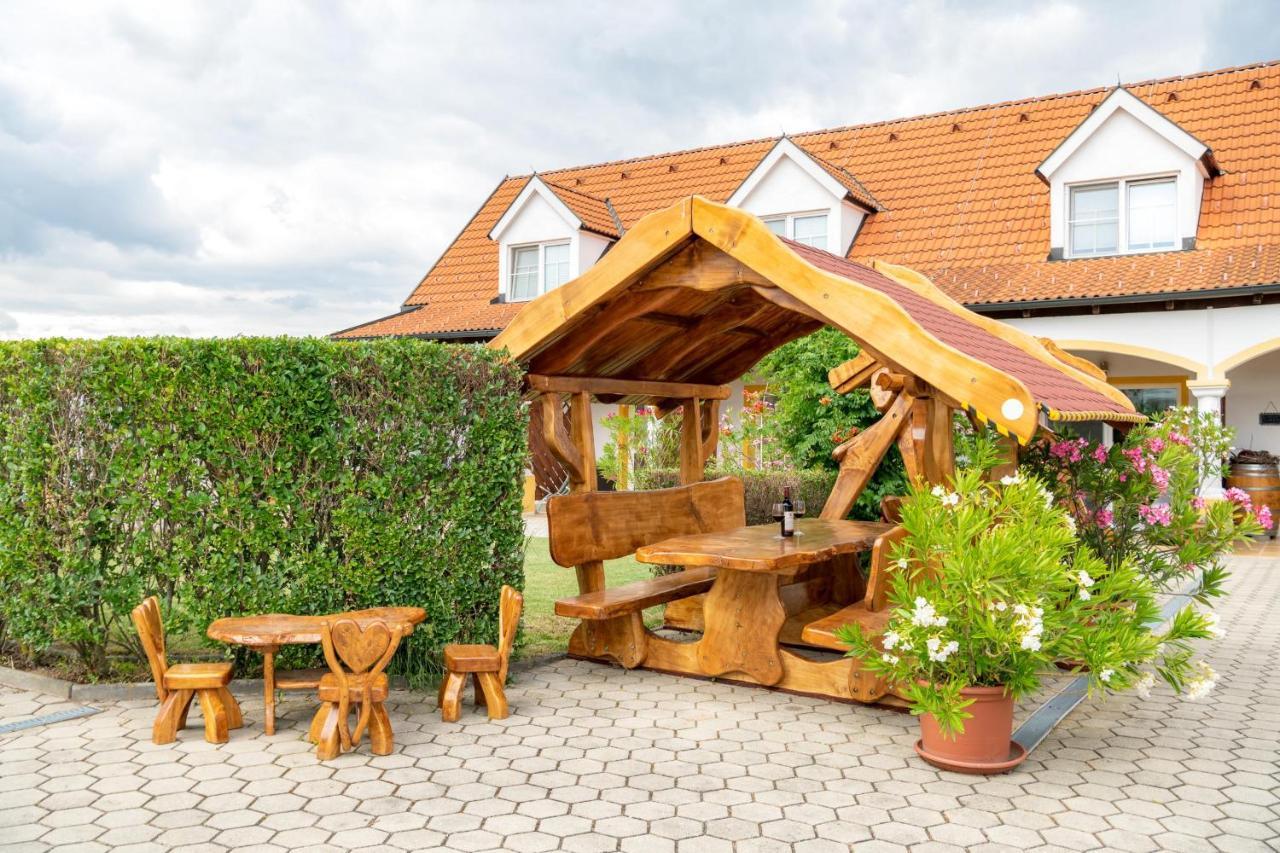 Appartementhaus Martina Mörbisch am See Esterno foto